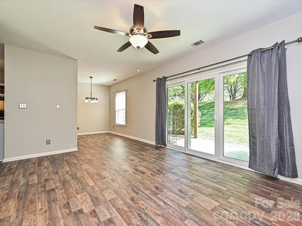 3206 Selwyn Farms Ln APT 2, Charlotte, NC 28209