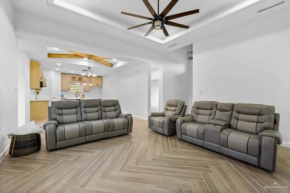 Building Photo - 2917 Arboledas Dr