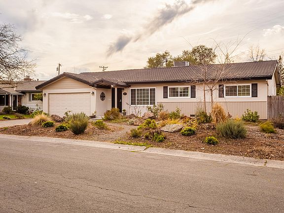 3rd image of 4013 Hillswood Dr