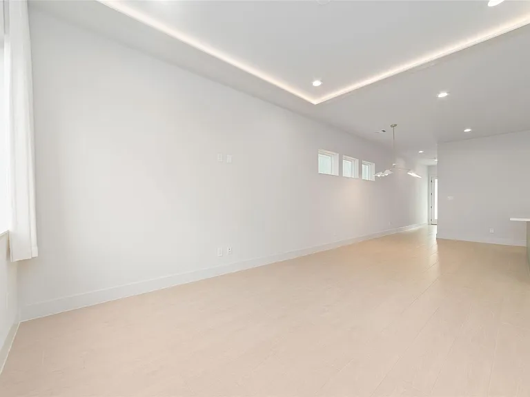 3007 Ventas Dr — Photo 12