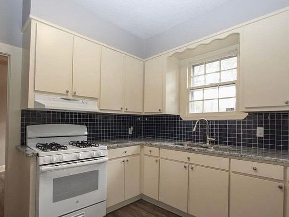 4th image of 310 Pinoak St