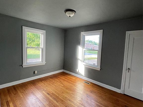 5th image of 2515 Shannon Ave