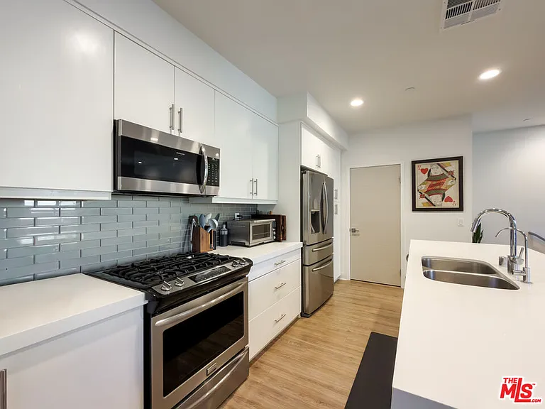2111 N Cahuenga Blvd #2 — Photo 14