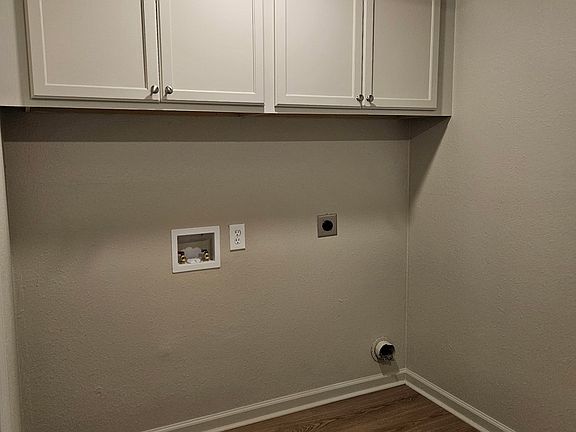 4th image of 3819 W 42nd St