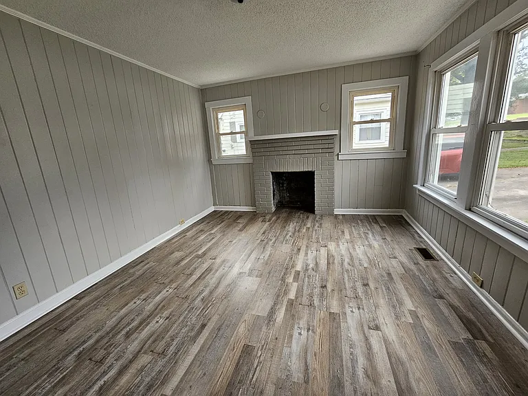 808 E Main St — Photo 4