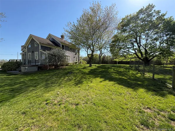 184 Twomey Ave, Calverton, NY 11933