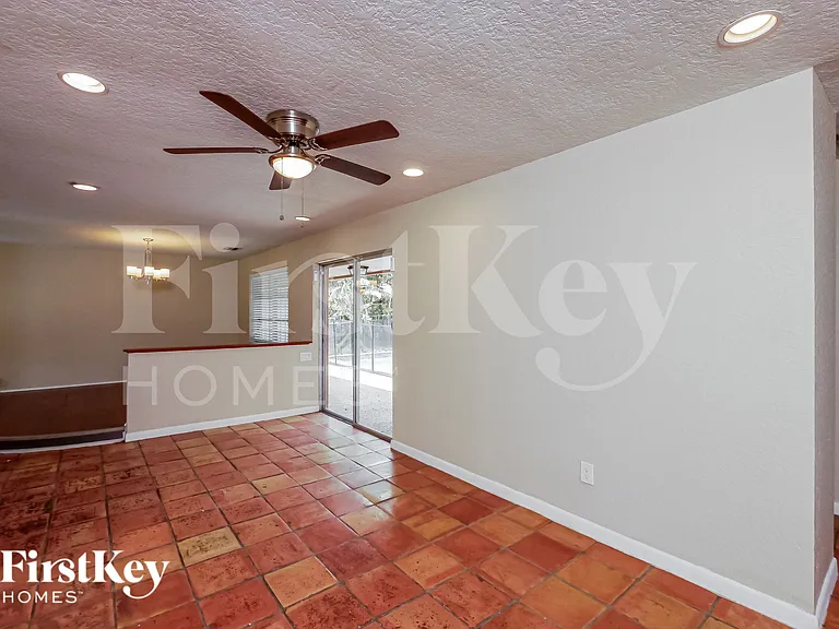 7518 NW 42nd Dr — Photo 5