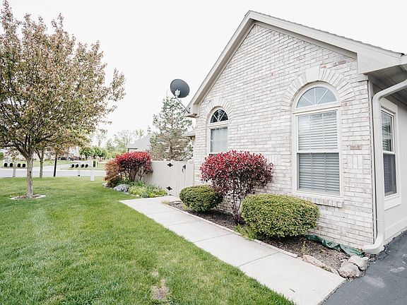 3rd image of 7626 Briarstone Ln