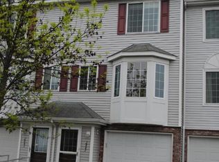 2847 Arboretum Village Trl, Chanhassen, MN 55317