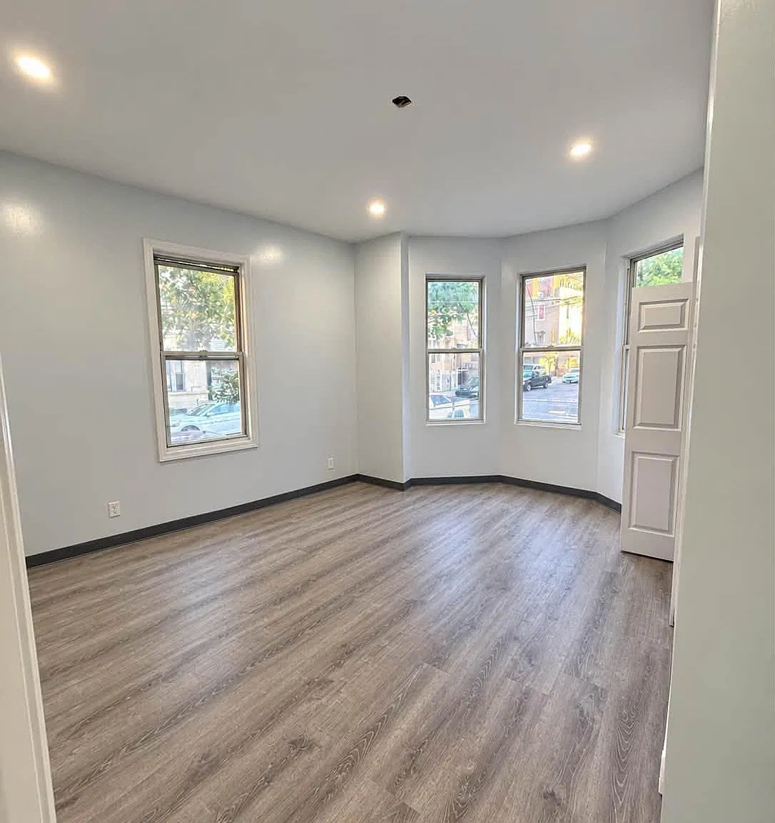 3 bed, 1.0 bath, 1716 sqft, $3,373 — Photo 1