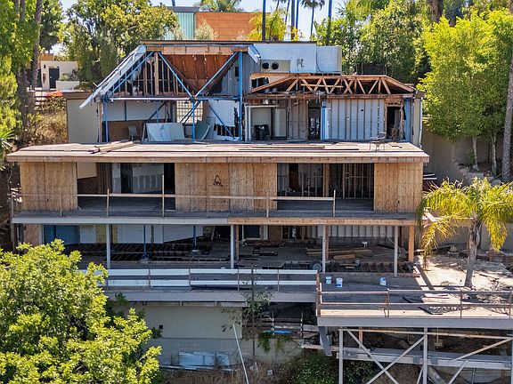2nd image of 837 Linda Flora Dr