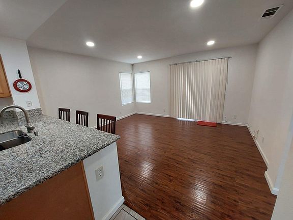 5th image of 835 Alpine Dr