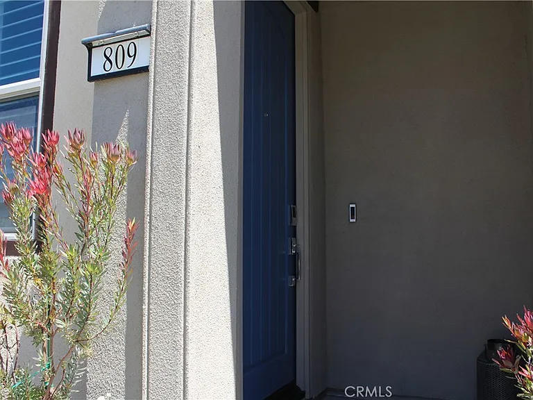 809 Sunrise Rd — Photo 2