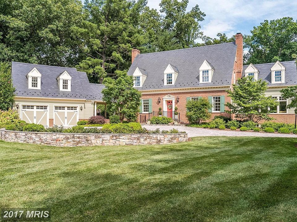 Fabulous custom home in prime location on 1.25 AC!