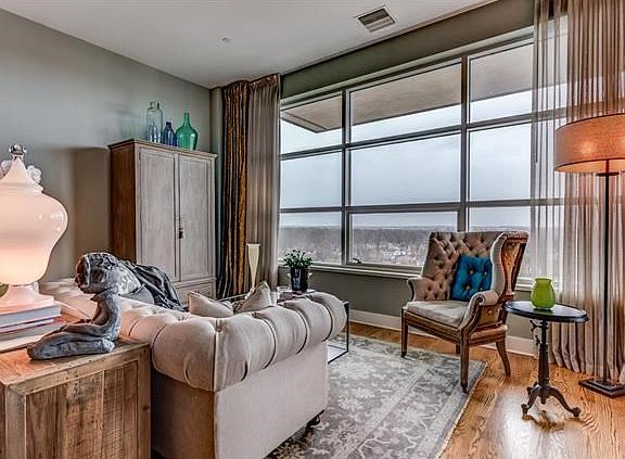 4th image of 8025 Maryland Ave Unit 8C