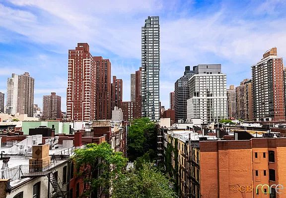 4th image of 340 E 93rd St #8LM