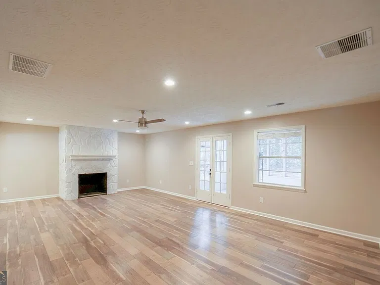 125 Brooks Dr — Photo 5