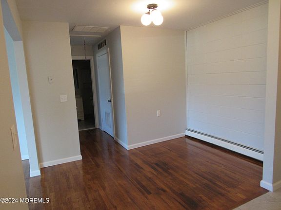 4th image of 2054 Yorktowne Blvd
