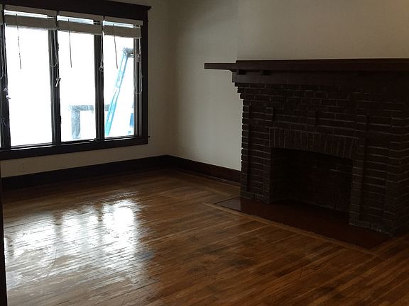 5th image of 83 Saint Johns Parkside St
