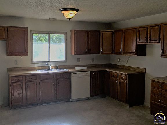 2nd image of 1720 SW 70th St