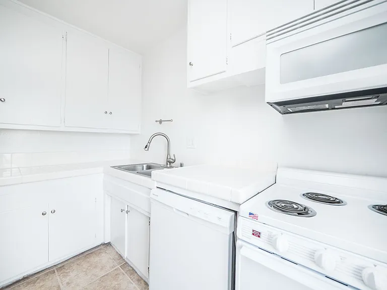 21736 Roscoe Blvd — Photo 19