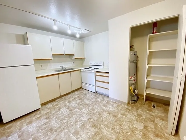 4446 Reka Dr — Photo 19