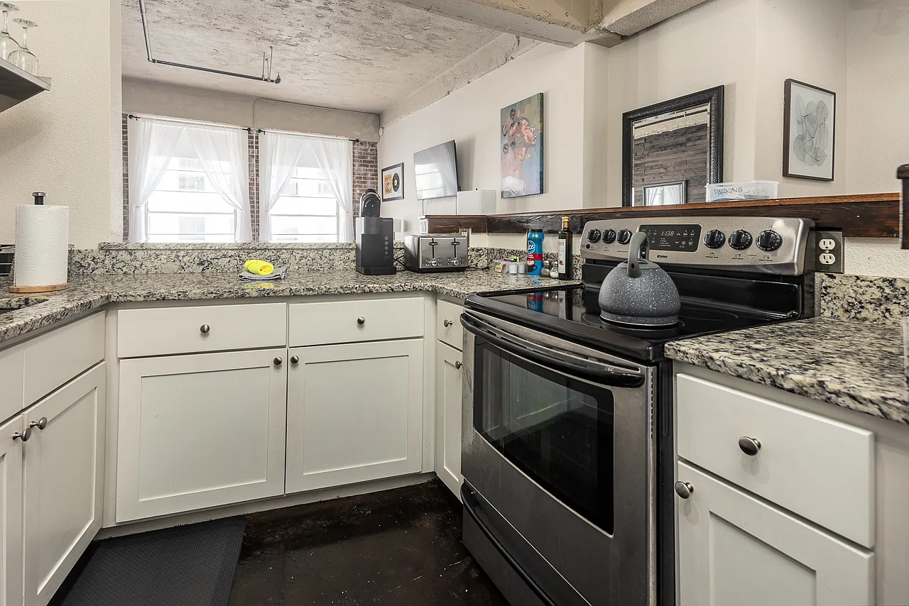 1 bed, 984 sqft, $1,700 — Photo 2