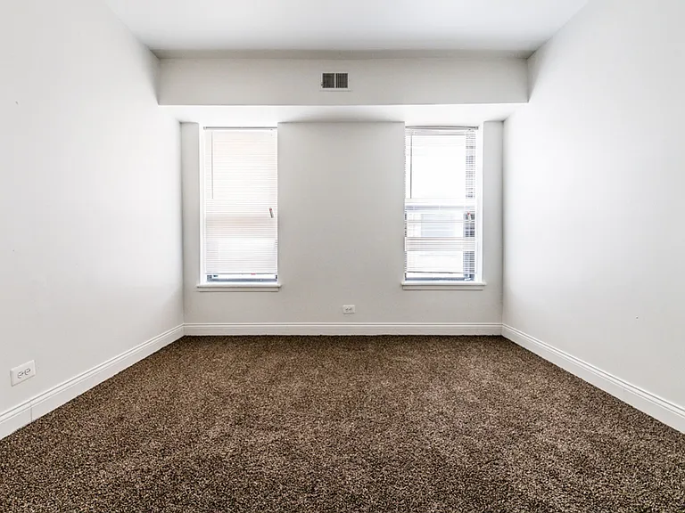 5046 S Champlain Ave — Photo 11