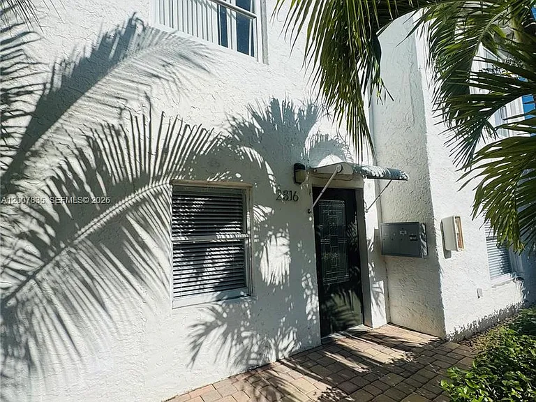 2816 Pine Tree Dr #3 — Photo 2