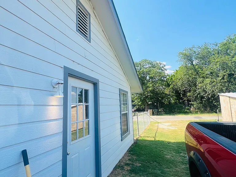 506 Denison St — Photo 12