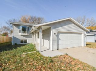 939 W Village Cir SE, Rochester, MN 55904