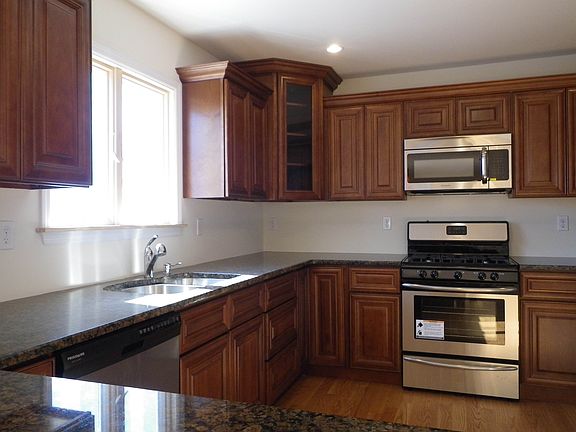 4th image of 155 Jersey Ave