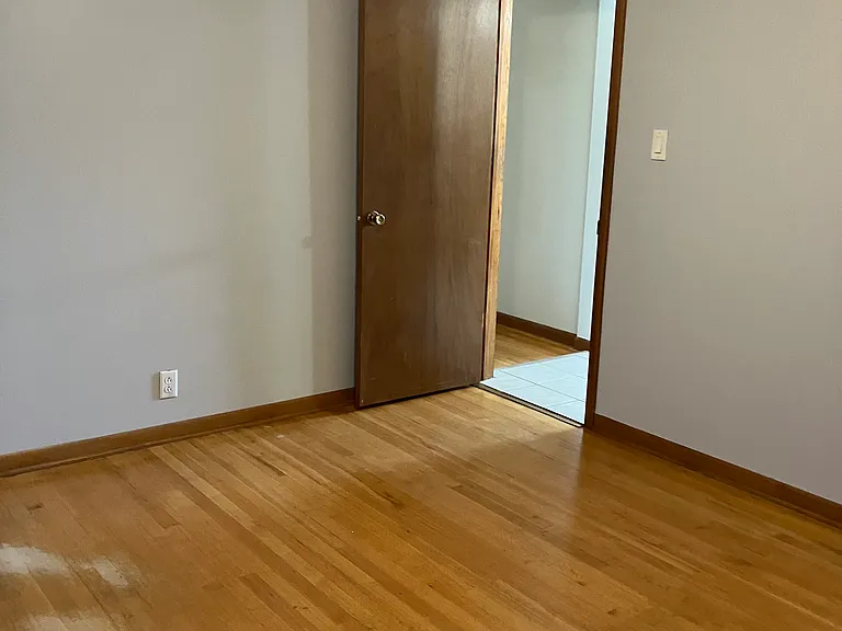 220 Morris St — Photo 6