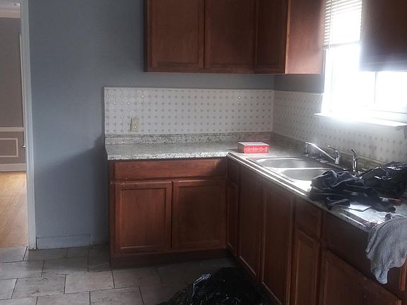 5th image of 9389 E Outer Dr
