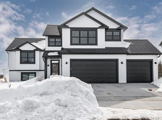 2360 Phoenix Rd SW, Rochester, MN 55902