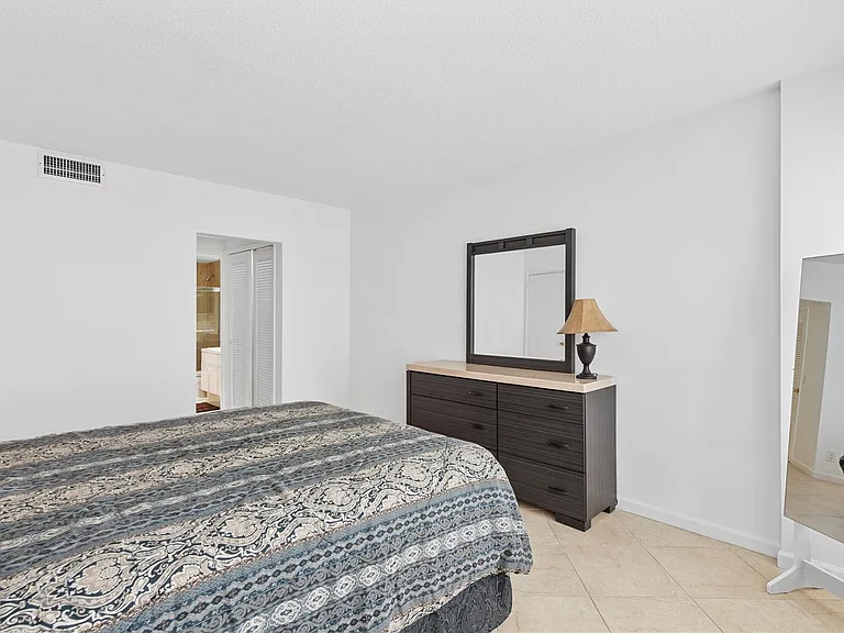 3800 Galt Ocean Dr #1108 — Photo 17