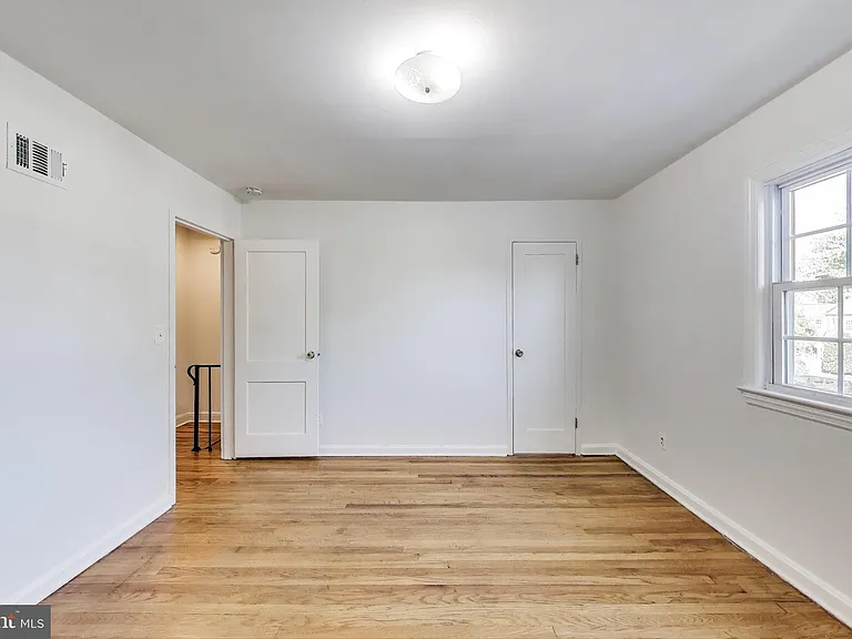1716 E West Hwy #1716 — Photo 13