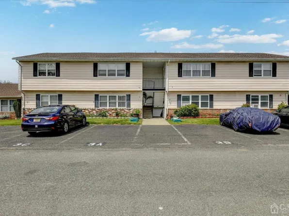 3 Michigan Dr APT A, Matawan, NJ 07747