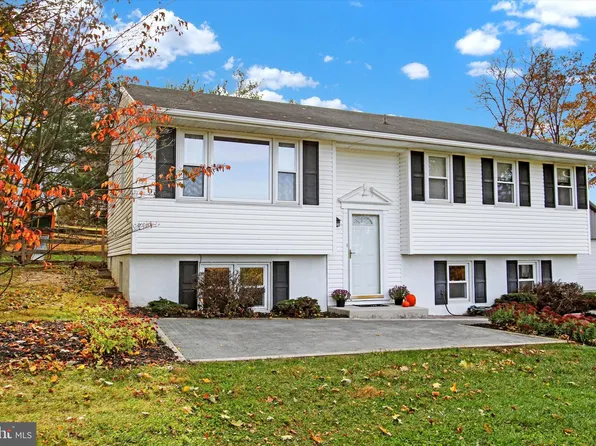 2385 Sunset Cir, Glenville, PA 17329