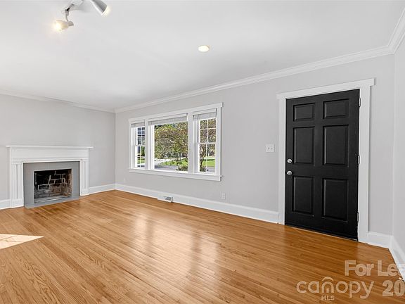 4th image of 2932 Hanson Dr