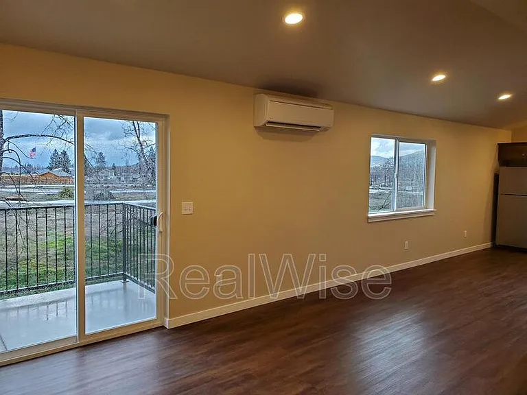 228 Cheryl Ln #11 — Photo 4