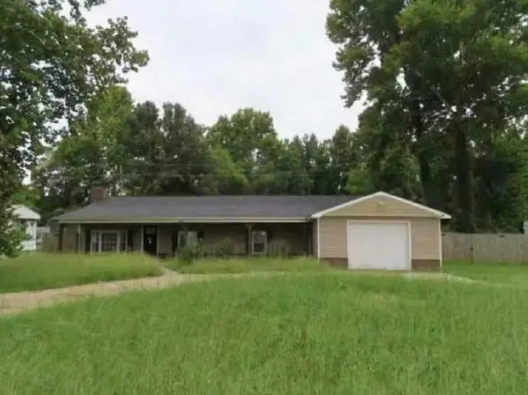 537 W Parkton Tobermory Rd, Parkton, NC 28371