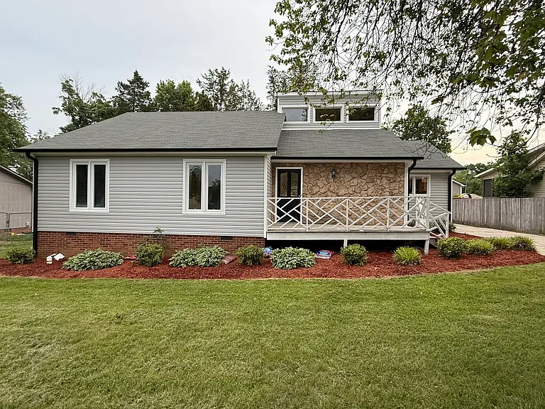 512 Old Mill Rd — Photo 1