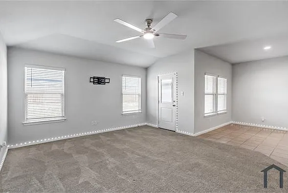 424 Amory St — Photo 8