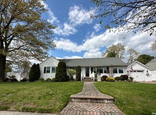 969 Douglas Ave, Wantagh, NY 11793