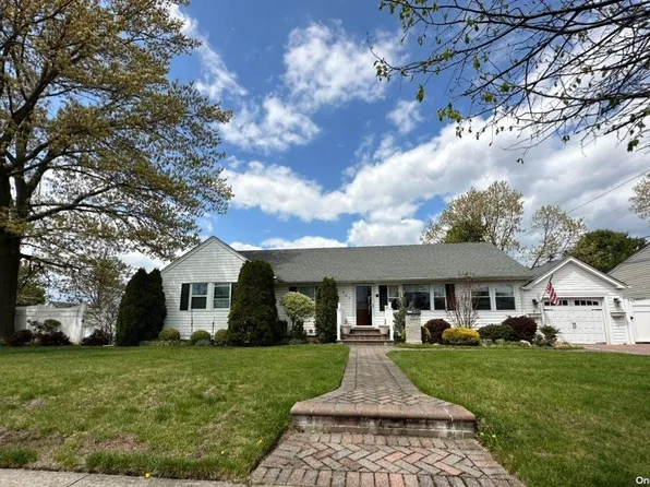 969 Douglas Avenue, Wantagh, NY 11793