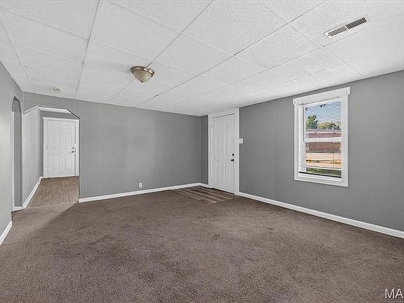 4th image of 817 Sparks Ave