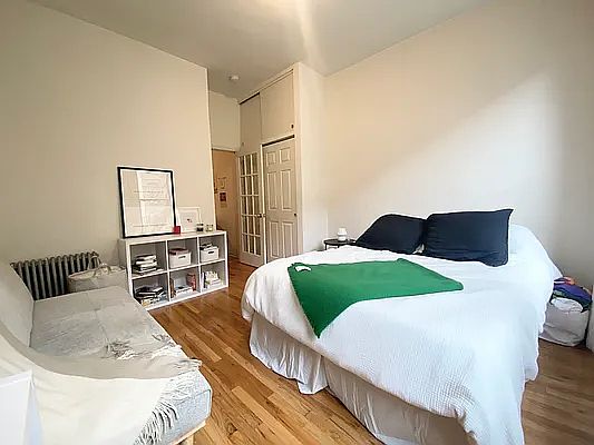 3rd image of 208 W 80th St APT 5B