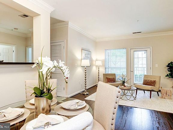Living room dining room