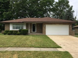 5600 Chatham Dr, Seven Hills, OH 44131